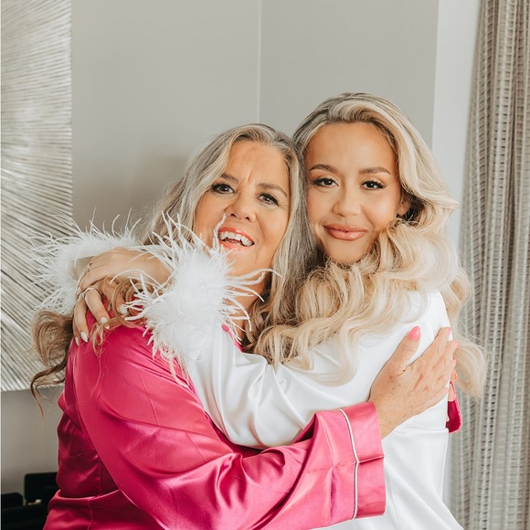 Meet your Posher, Amanda - Picture 2 of 2